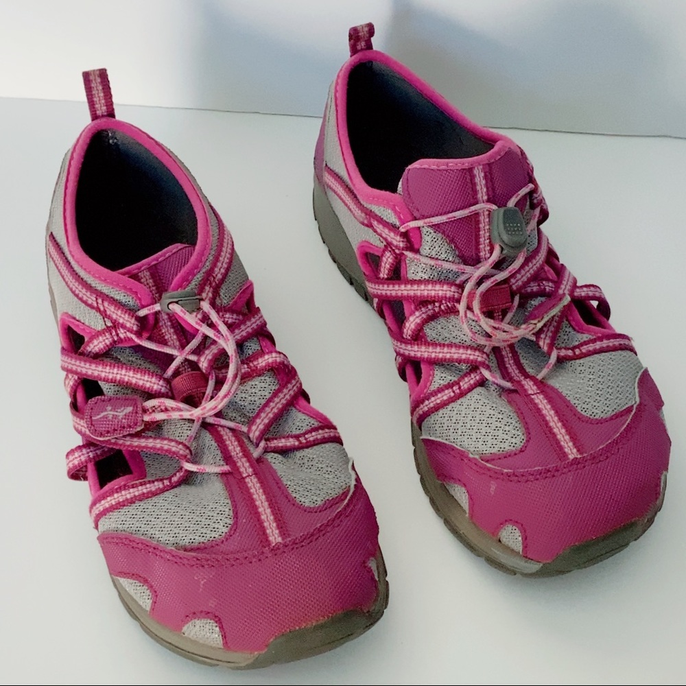 Kids Chaco outcross water shoes size 3.